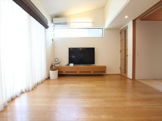 【居間・リビング】の画像