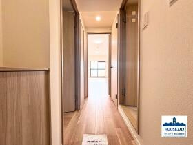 R8,7月リフォーム完了予定！宝マンション小田井ウエストのその他|玄関からLDKへと続く廊下は一歩進むたびに、家族のくつろぎ空間へと導かれる心地よい動線です。