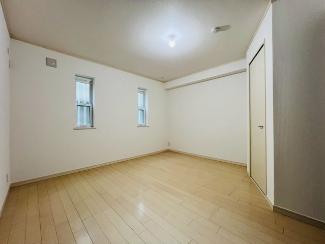 【洋室】 | 板橋区東新町２丁目　中古戸建て | プライベート時間を心地よく過ごせる、居心地の良い洋室です