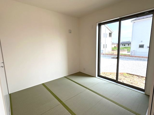 リーブルガーデンS第12富士見町時沢　2号棟の和室|4.5帖和室です。
リビングと続き間タイプの和室です♪一体利用で20.5帖の空間になりますよ！