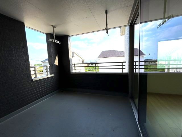 リーブルガーデンS第12富士見町時沢　2号棟のバルコニー|お洗濯にも便利なインナーバルコニー付き