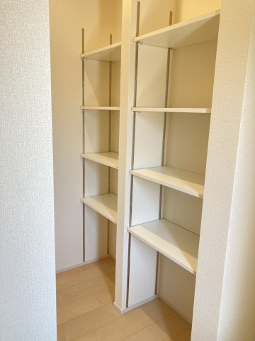リーブルガーデンS第12富士見町時沢　2号棟の玄関|シューズインクローゼット付きの玄関です！
第二玄関としても利用できます！