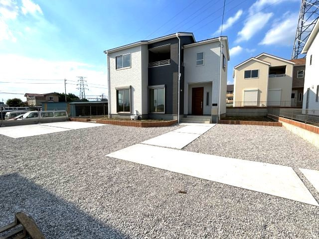 リーブルガーデンS第12富士見町時沢　2号棟の駐車場|広々しています