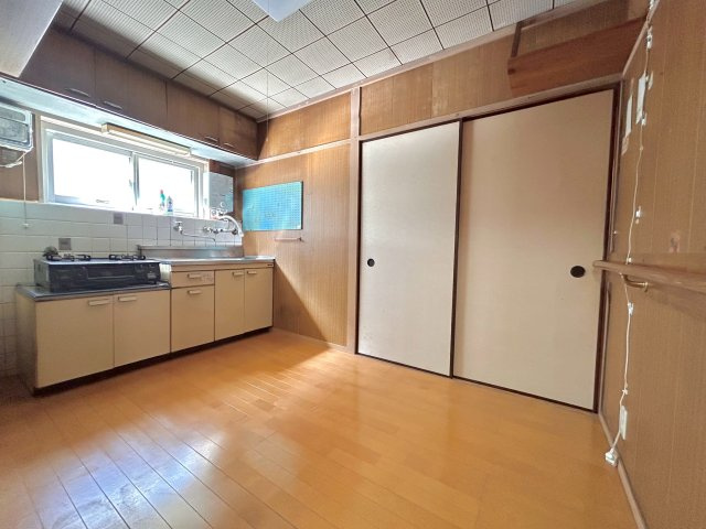 渦ヶ森コーポ5号棟のキッチン|使い勝手の良いキッチンとなっております。
※リフォーム相談もお申し付けくださいませ。