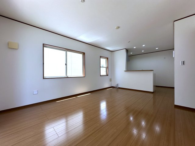 神戸市西区玉津町今津戸建の居間・リビング