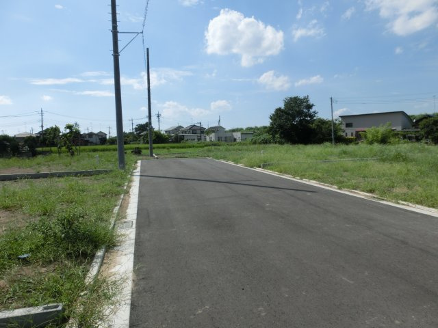 川越市菅間　売地　全7区画の前面道路含む現地写真