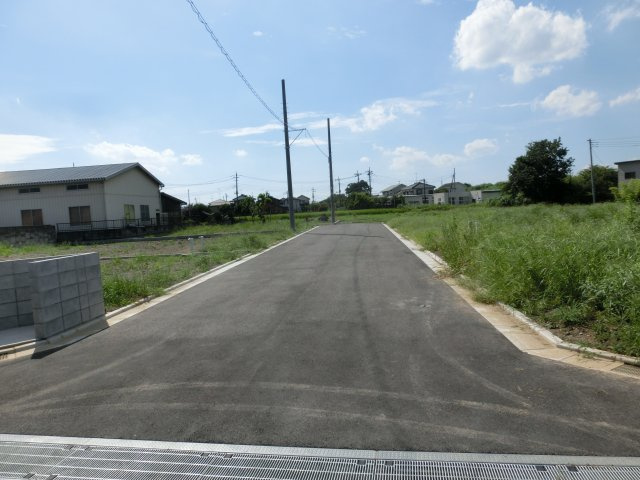 川越市菅間　売地　全7区画の前面道路含む現地写真