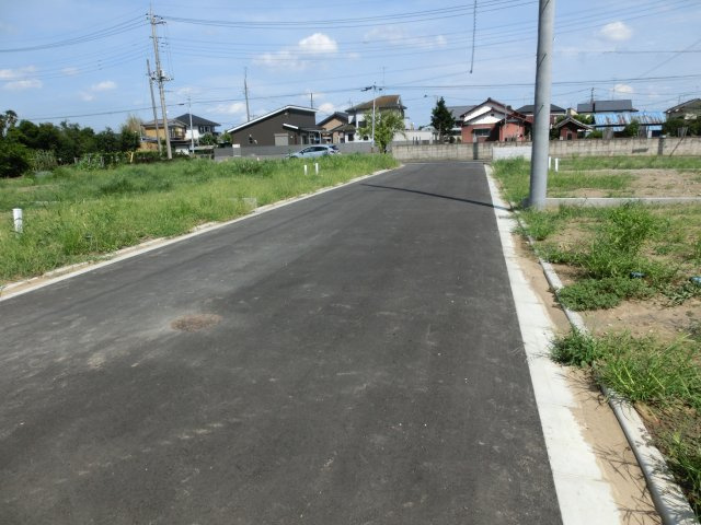 川越市菅間　売地　全7区画の前面道路含む現地写真