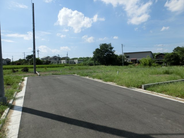 川越市菅間　売地　全7区画の前面道路含む現地写真