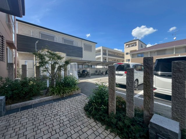 寝屋川市中神田町の賃貸マンションのエントランス