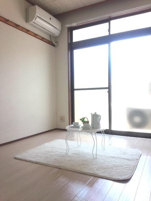 フローリング日当りも良い部屋