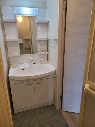 Modern palazzo博多FRONTの洗面所