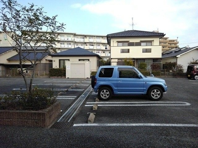 シャルマン原の駐車場