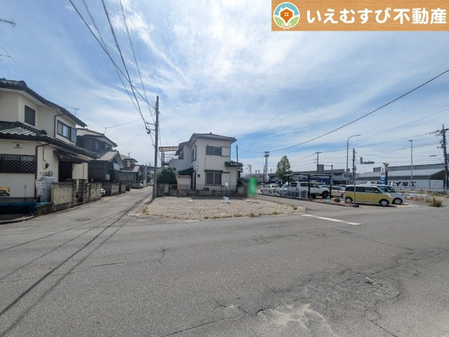 熊谷市広瀬　売地の前面道路含む現地写真