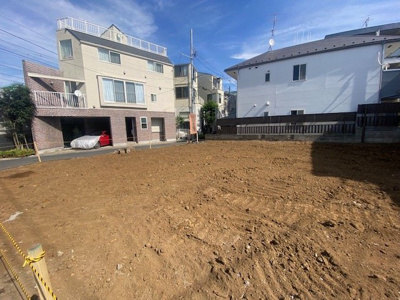 【前面道路含む現地写真】 | 梅ヶ丘2区画　（販売1区画） | 日当り良好な立地