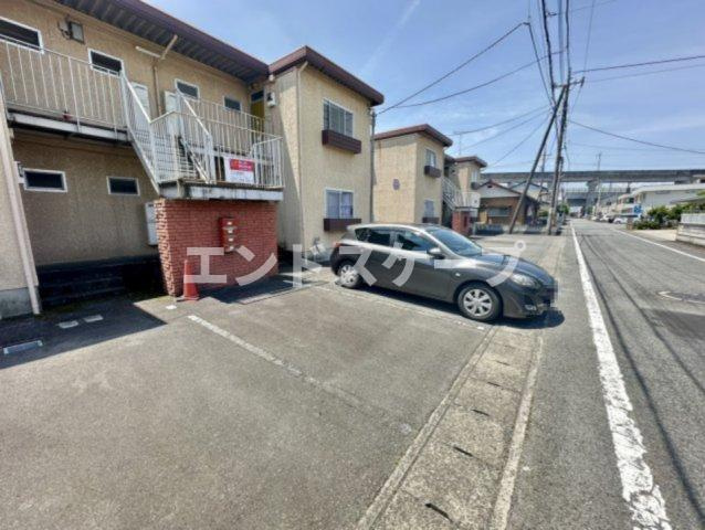 ユーカリハイツＣ棟の駐車場|高崎、前橋のお部屋探しはエンドスケープまで！お客様の理想お聞かせ下さい♪