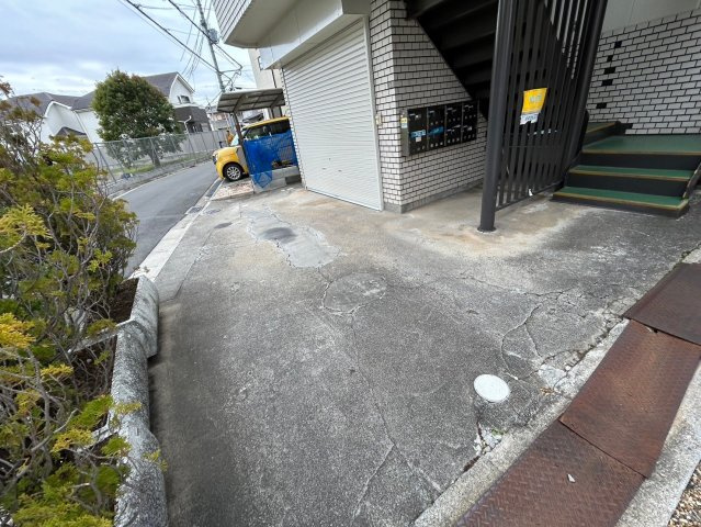 中島ハイツの駐車場