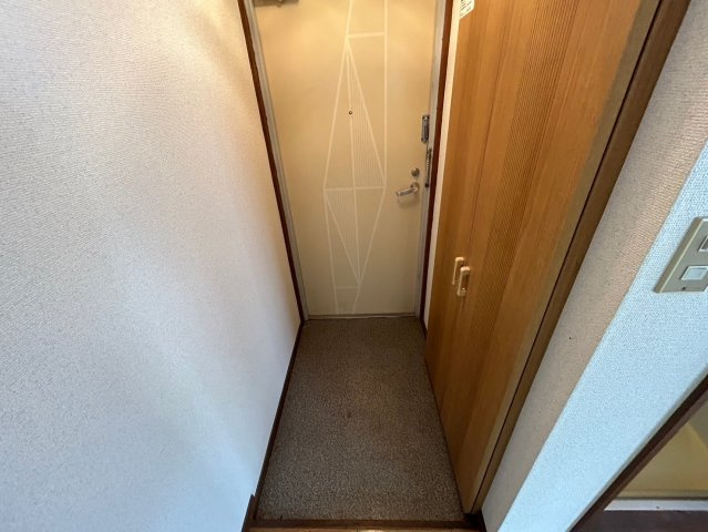 中島ハイツの玄関