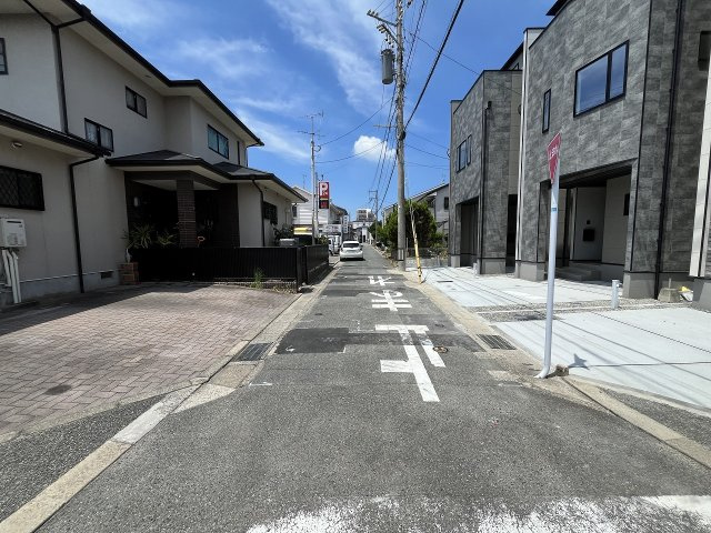 【その他】 | 福岡市西区小戸3丁目7期　1号棟（全3棟）【仲介手数料無料・0円】 | 現地写真。前面道路です。