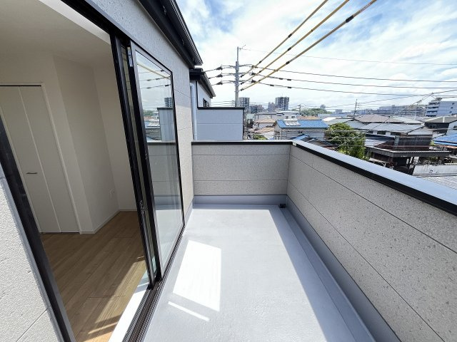 【バルコニー】 | 福岡市西区小戸3丁目7期　1号棟（全3棟）【仲介手数料無料・0円】 | 施工例。施工例は完成時と異なる場合があります。