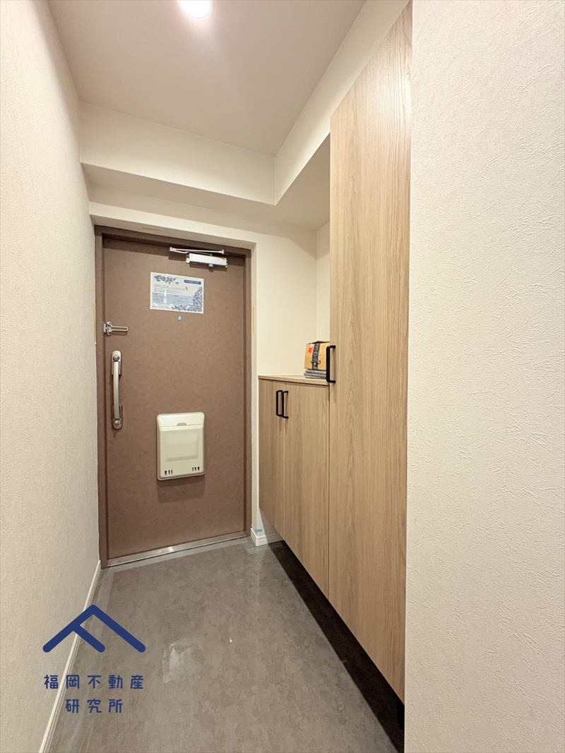 警固ハウスの玄関