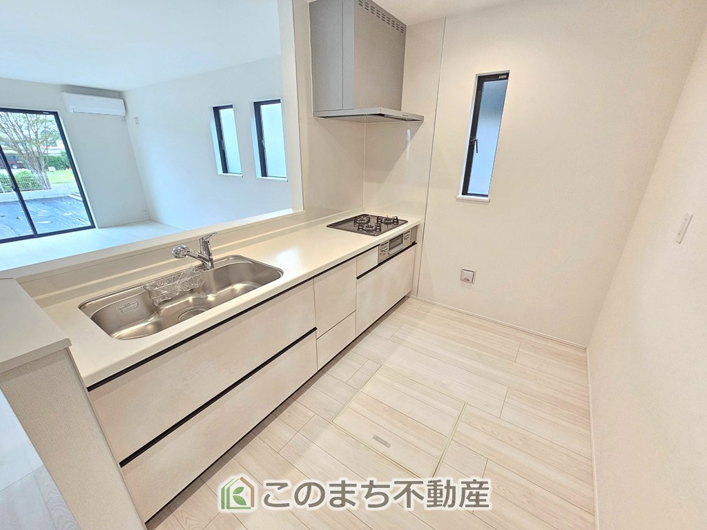 リナージュ那須塩原市関谷23-1期のキッチン|同社施工物件の写真です。※建具やフローリング、その他仕様が異なる場合がございます。