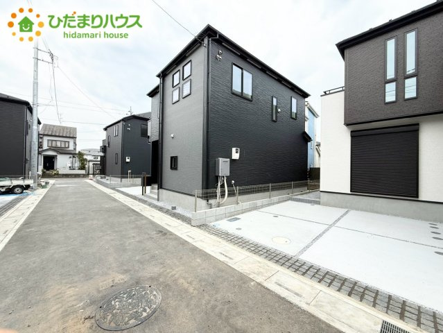 上尾市平方3期　新築戸建　グラファーレ04の前面道路含む現地写真