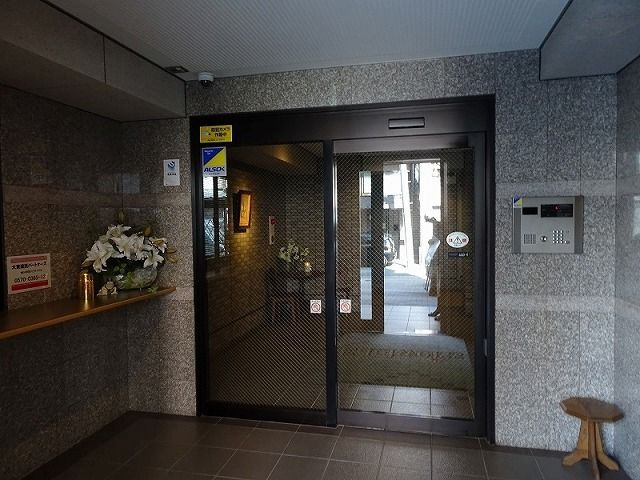 エーデルワイス本所のエントランス