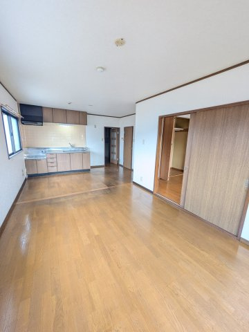 レーベンシュロス生田の居間・リビング