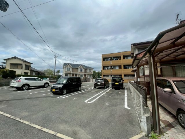 福岡県大牟田市　一棟マンションの駐車場