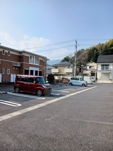 シャルマン　弐番館の駐車場|カースペースがあります