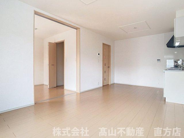北九州市八幡西区茶屋の原２丁目のアパートの居間・リビング