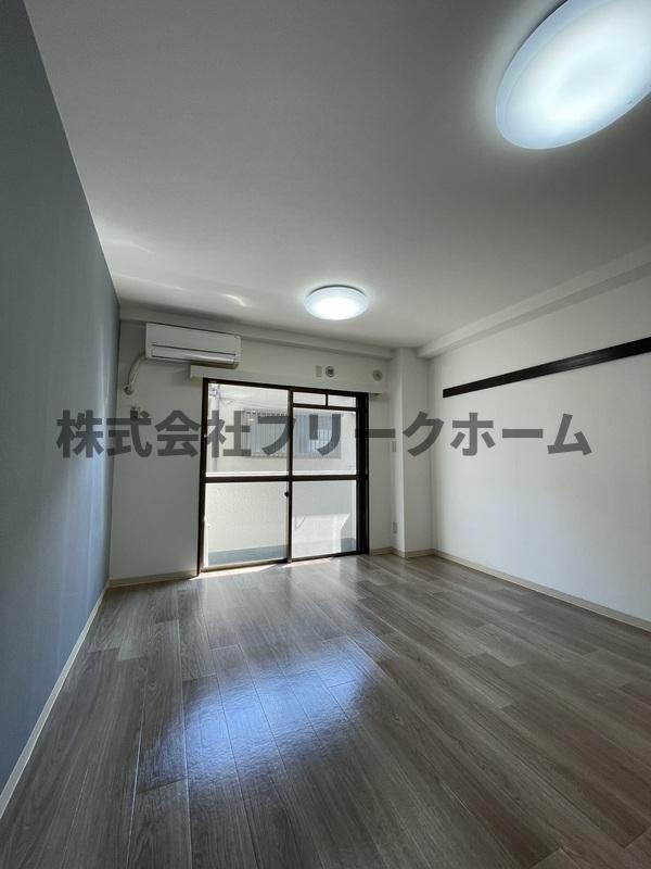 武蔵野市吉祥寺本町２丁目の賃貸マンションの居間・リビング