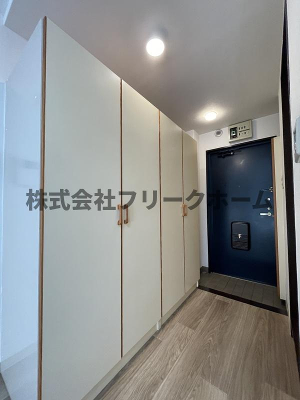 武蔵野市吉祥寺本町２丁目の賃貸マンションの玄関
