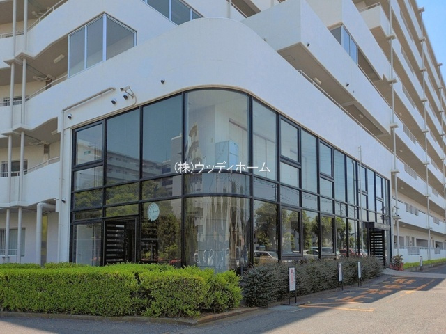 パークハイツ越谷E棟　中古マンションのエントランス