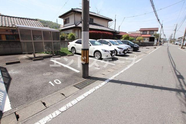 メゾン・エクセランの駐車場|高崎、前橋のお部屋探しはエンドスケープまで！お客様の理想お聞かせ下さい♪