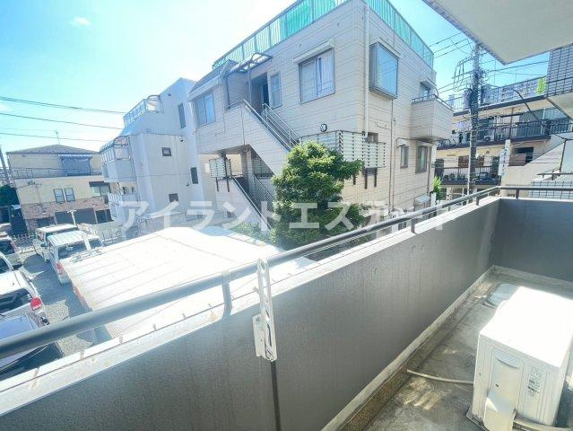 カーサエステレーヤ　南東向き　TVドアフォン　バイク相談のバルコニー