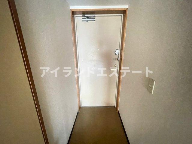 カーサエステレーヤ　南東向き　TVドアフォン　バイク相談の玄関