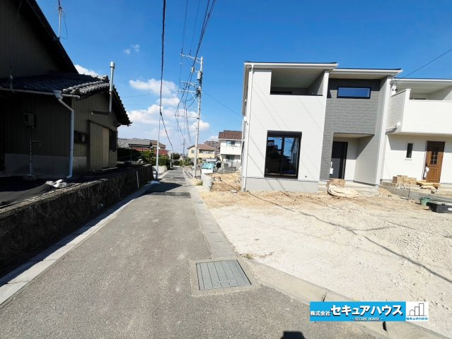 【同施工物件ご案内可】東浦町大字緒川字天白　全3棟の前面道路含む現地写真|事前予約にて現地ご見学いただけます！お気軽にお問い合わせください♪
■株式会社　セキュアハウス■
住宅ローンに強く、知識、経験豊富なスタッフ在籍
お客様に寄り添い、ご成約後もサポート致します。