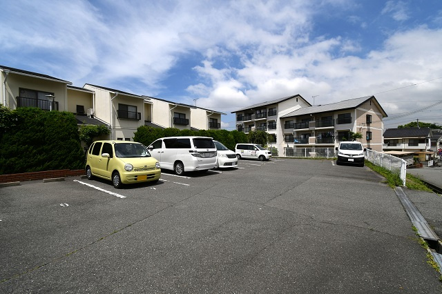 タウンハウス今寺2の駐車場