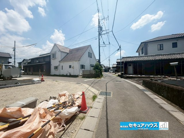 【同施工物件ご案内可】東浦町大字緒川字天白　全3棟の前面道路含む現地写真|事前予約にて現地ご見学いただけます！お気軽にお問い合わせください♪
■株式会社　セキュアハウス■
住宅ローンに強く、知識、経験豊富なスタッフ在籍
お客様に寄り添い、ご成約後もサポート致します