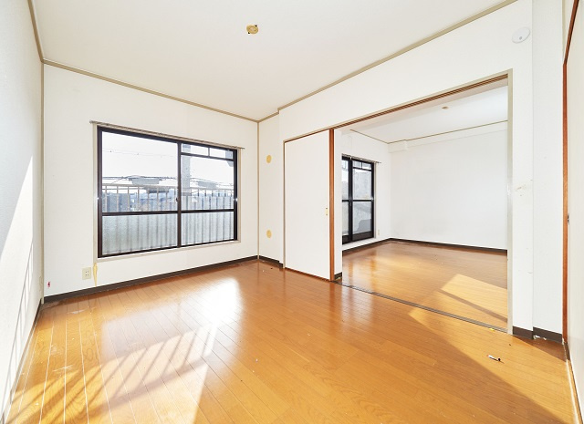 エクセル北別府の子供部屋|リビングの隣、6帖洋室は大きく開く引き込み扉でリビング一体になります