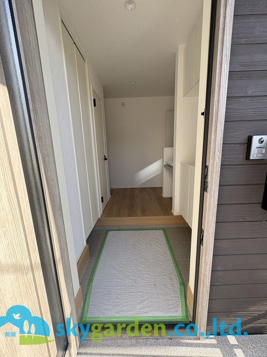 藤沢市西富第3期　新築戸建　全2棟L棟の玄関|明るい玄関です
