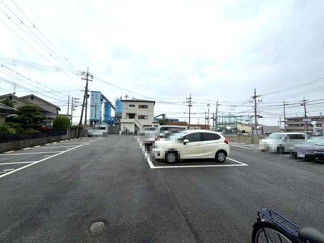サンライズマンションの駐車場