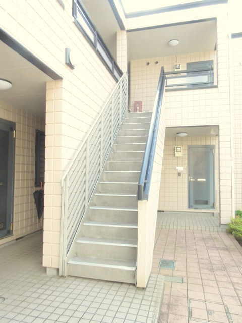 クレール鷺沼のロビー|綺麗に管理された共用