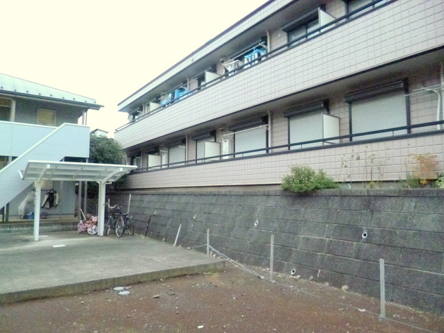 クレール鷺沼の外観|高台に佇む重厚な外観