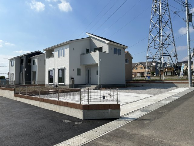 リーブルガーデンS第12富士見町時沢　３号棟の前面道路含む現地写真|前面道路も広々しています。
