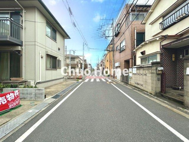 江戸川区東松本1丁目中古住宅の前面道路含む現地写真|前面道路