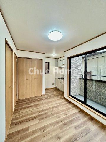 江戸川区東松本1丁目中古住宅の洋室|2階の6.5帖の居室にはキッチンが付いています