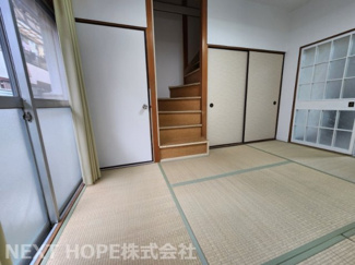 【和室】 | 尼崎市東園田町７丁目中古テラスハウス | １階和室６帖です♪２階への階段がございます！１